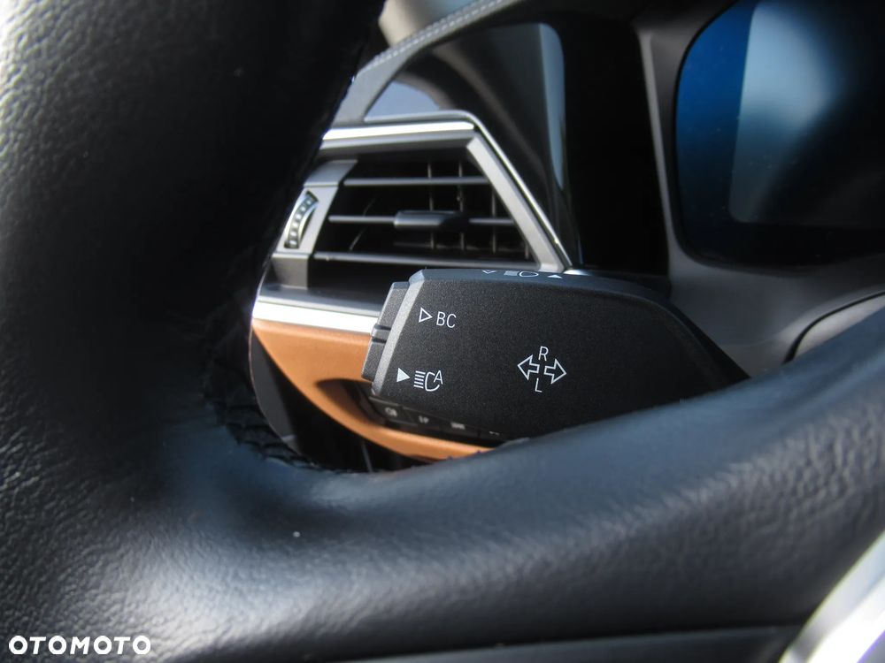 BMW Seria 3 318i Luxury Line - 13