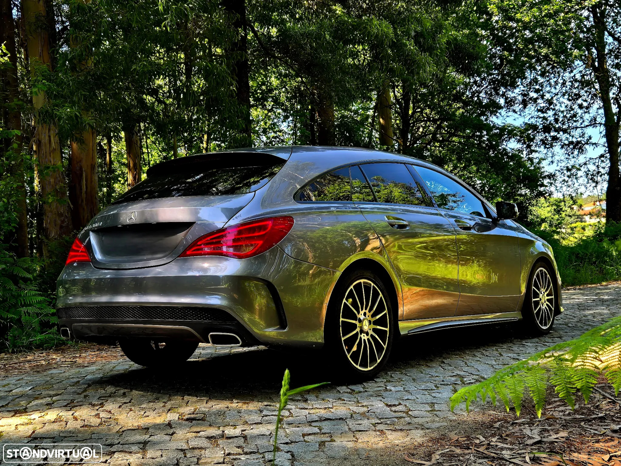 Mercedes-Benz CLA 200 d Shooting Brake AMG Line - 21