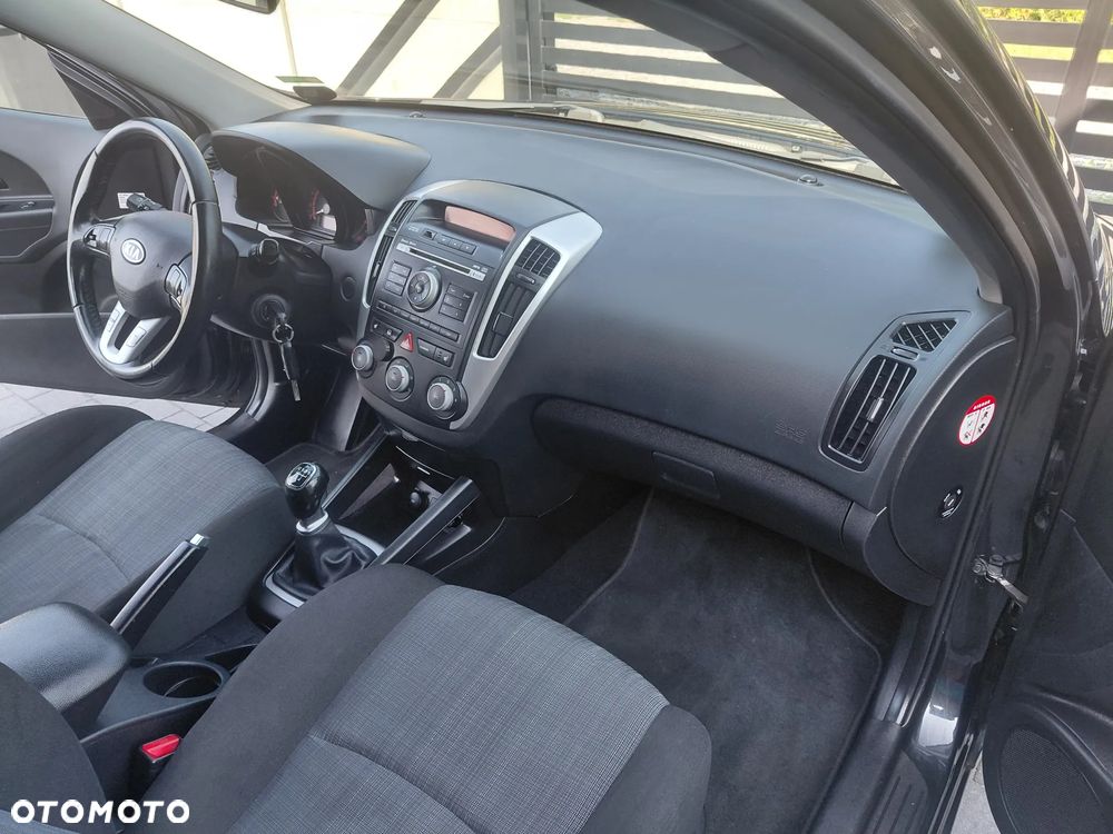 Kia Ceed - 15