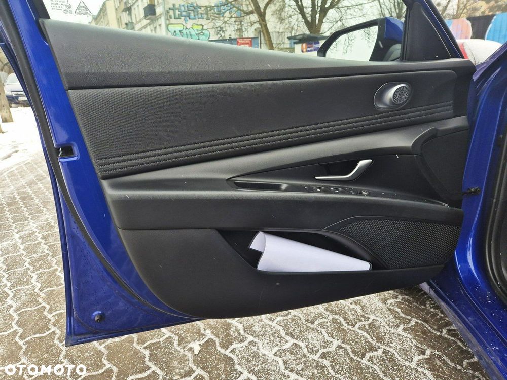 Hyundai Elantra - 12