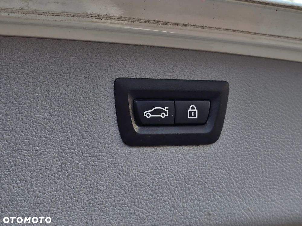 BMW Seria 3 320d Sport Line - 34