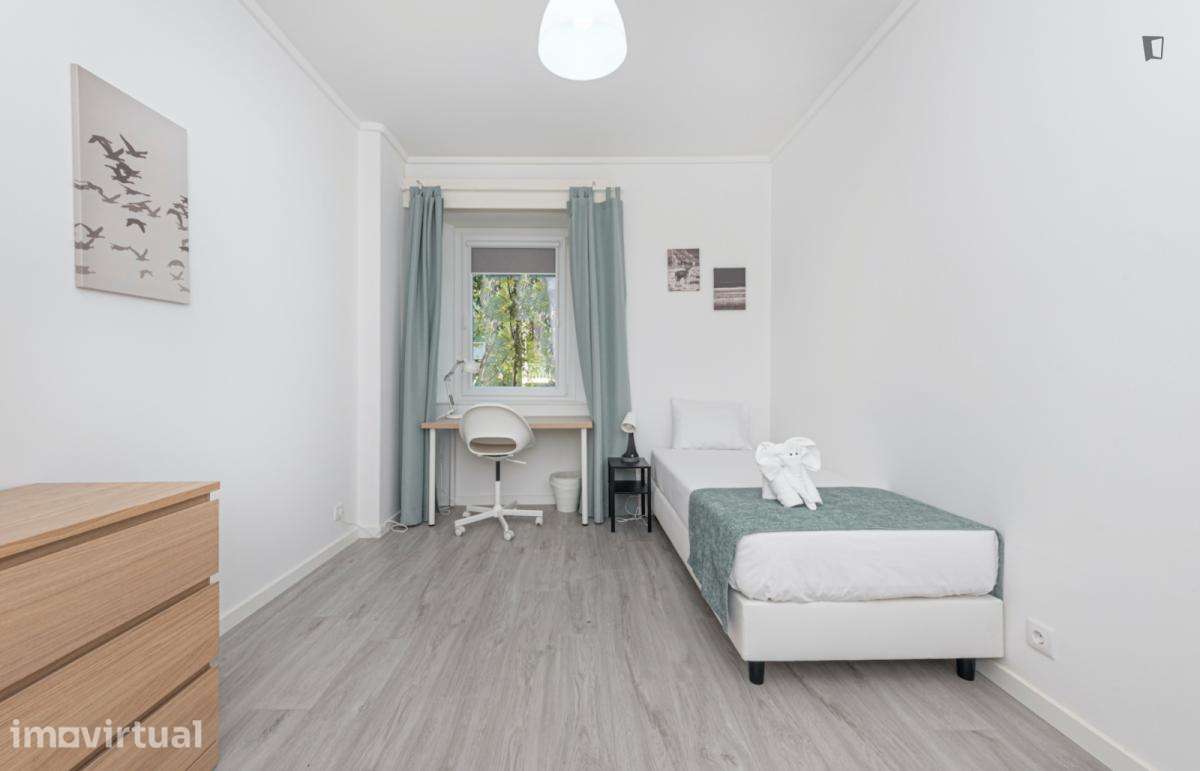 Quarto - localizado em Saldanha Lisbon - Grande imagem: 5/18