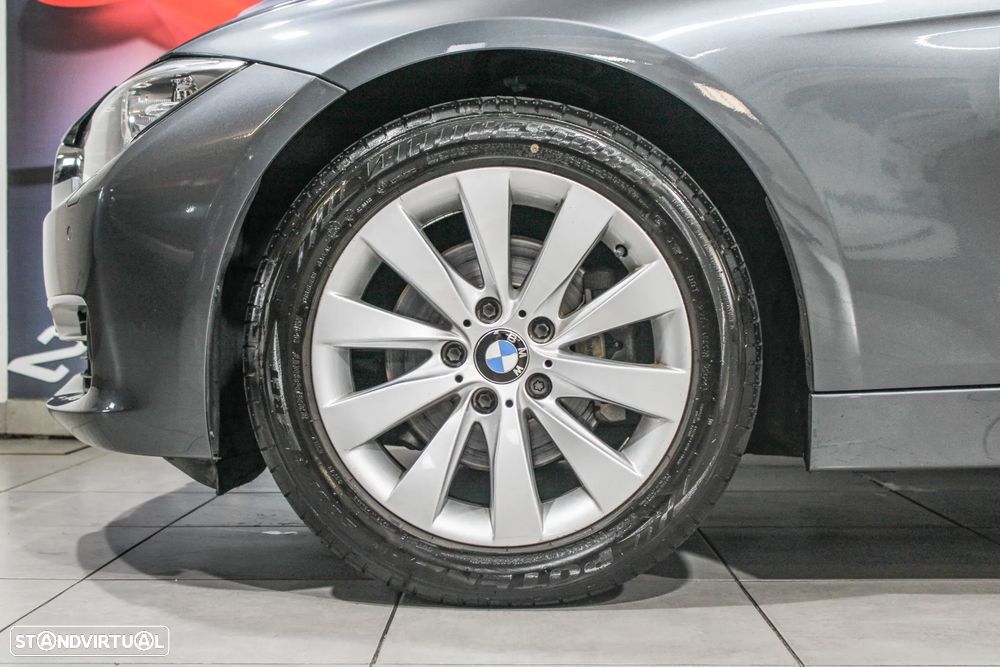 BMW 320 d Line Luxury - 13