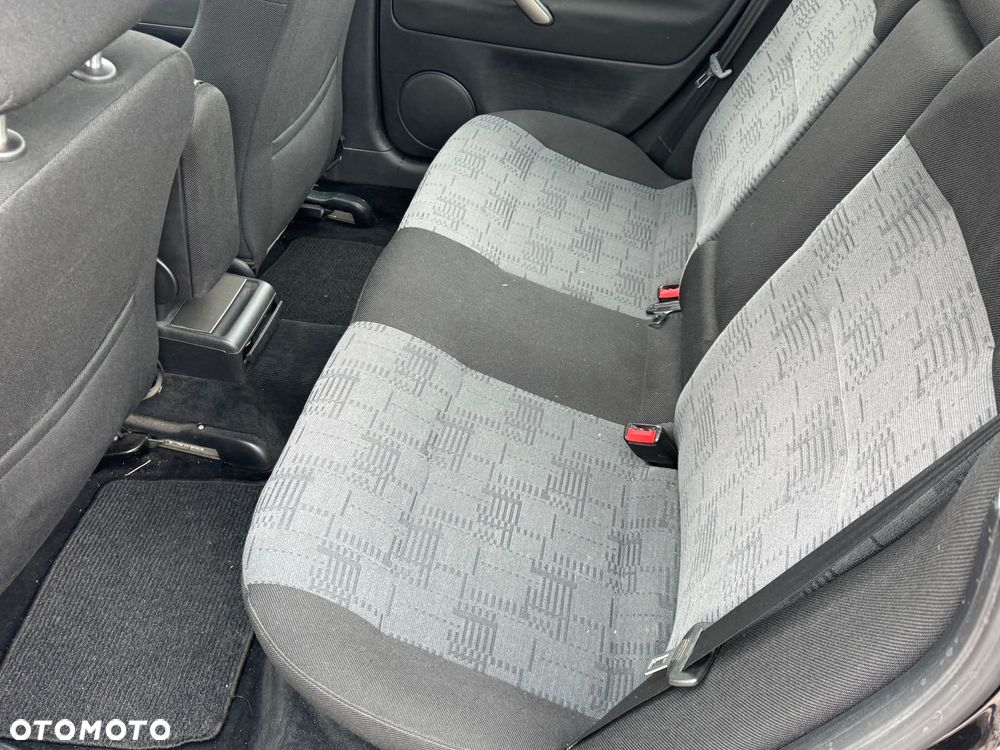 Volkswagen Passat 1.6 - 7