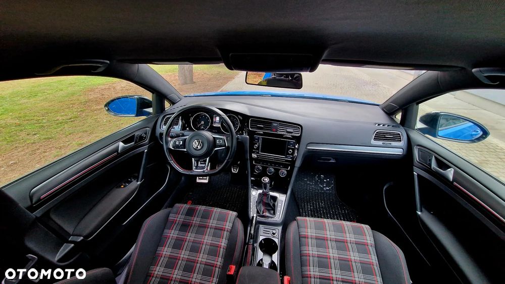 Volkswagen Golf - 25