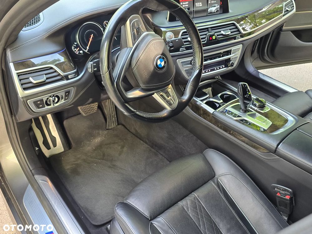 BMW Seria 7 750i xDrive - 8