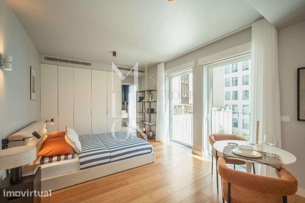 Apartamento em condominio com piscina - Avenida Liberdade - Grande imagem: 2/36