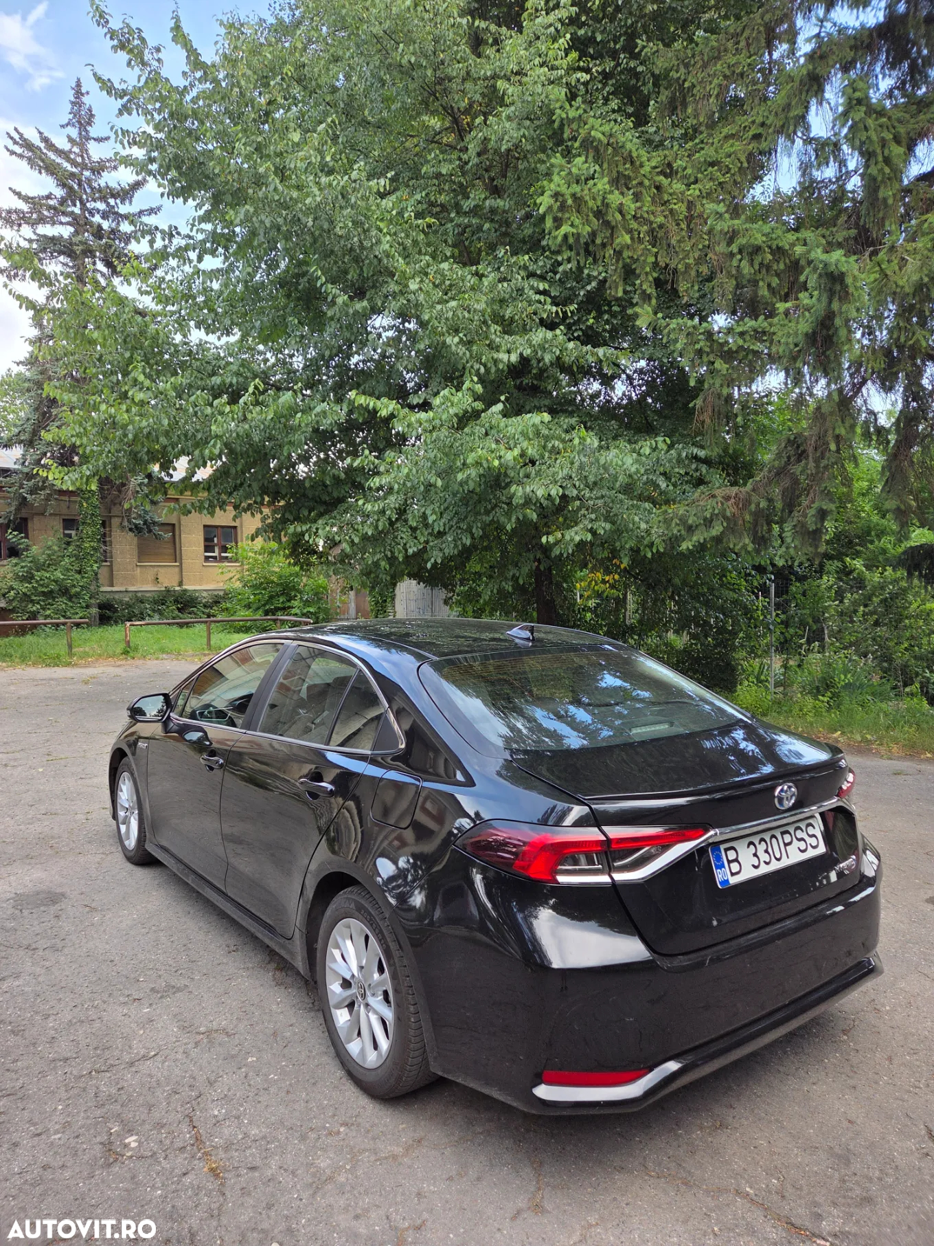 Toyota Corolla Sedan 1.8 HSD Business - 17