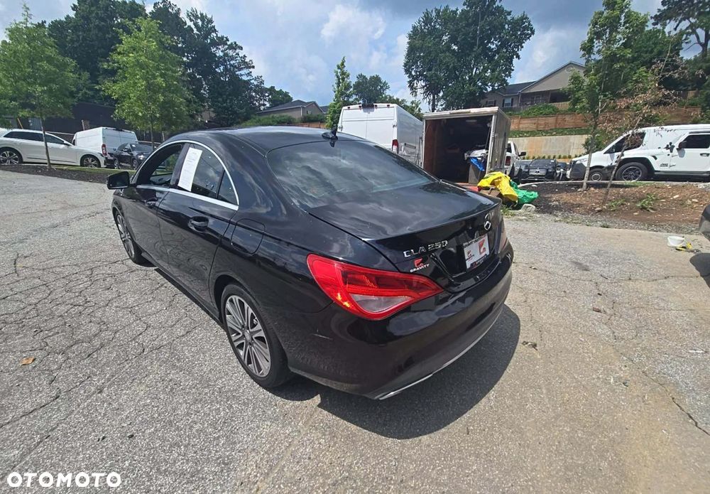 Mercedes-Benz CLA 250 4Matic 7G-DCT - 2