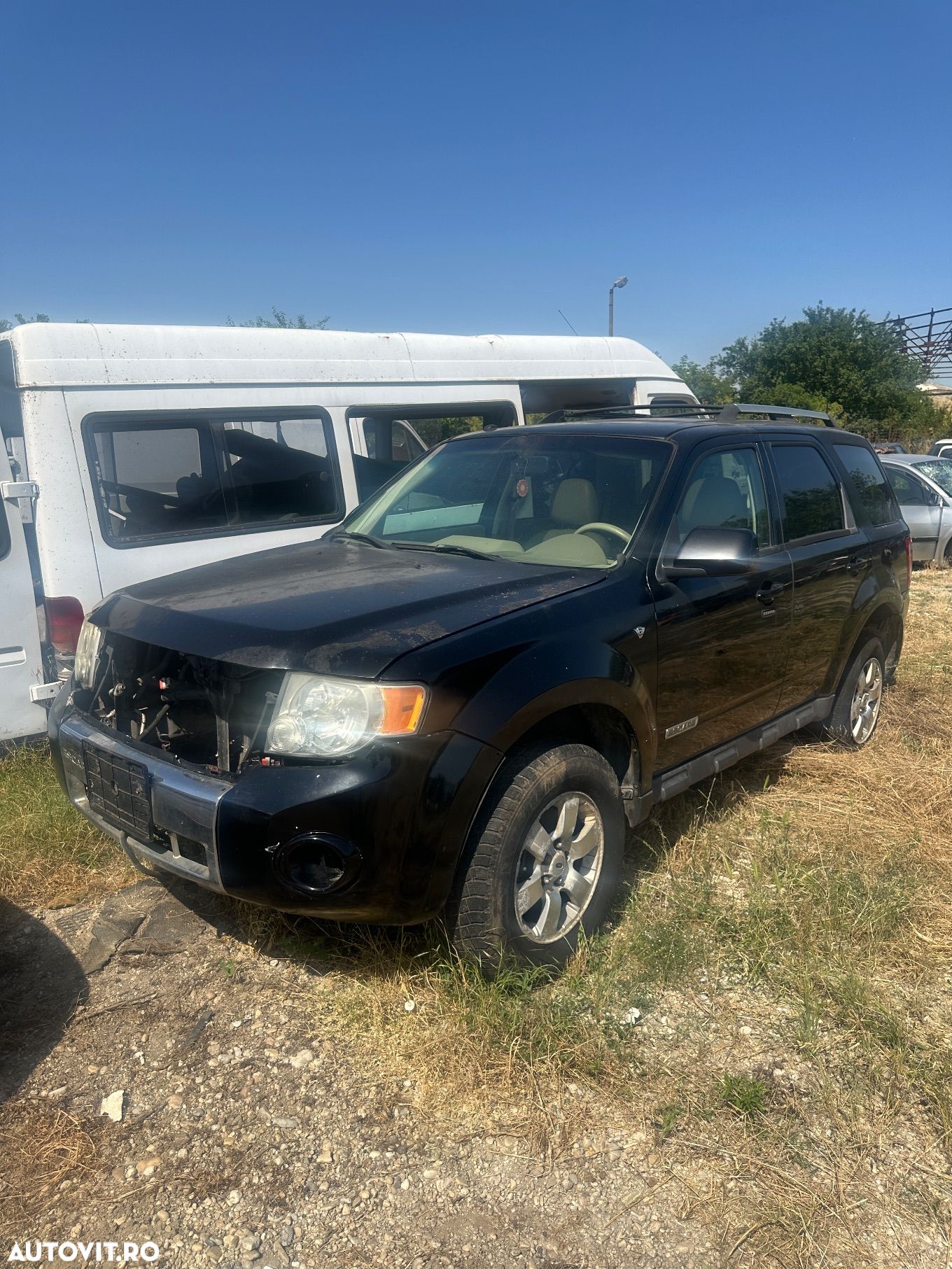 Dezmembrez Ford Escape - 1