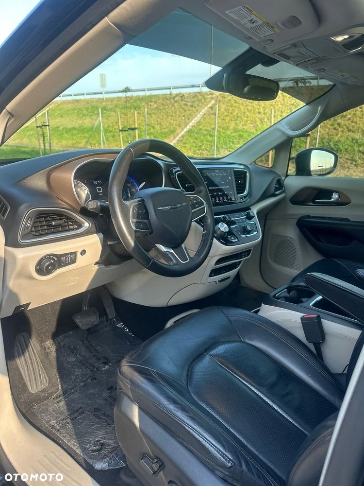 Chrysler Pacifica - 10