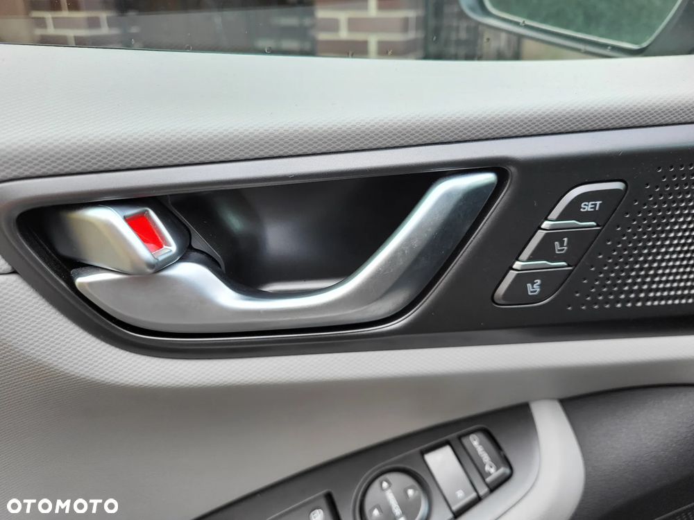 Hyundai IONIQ - 10