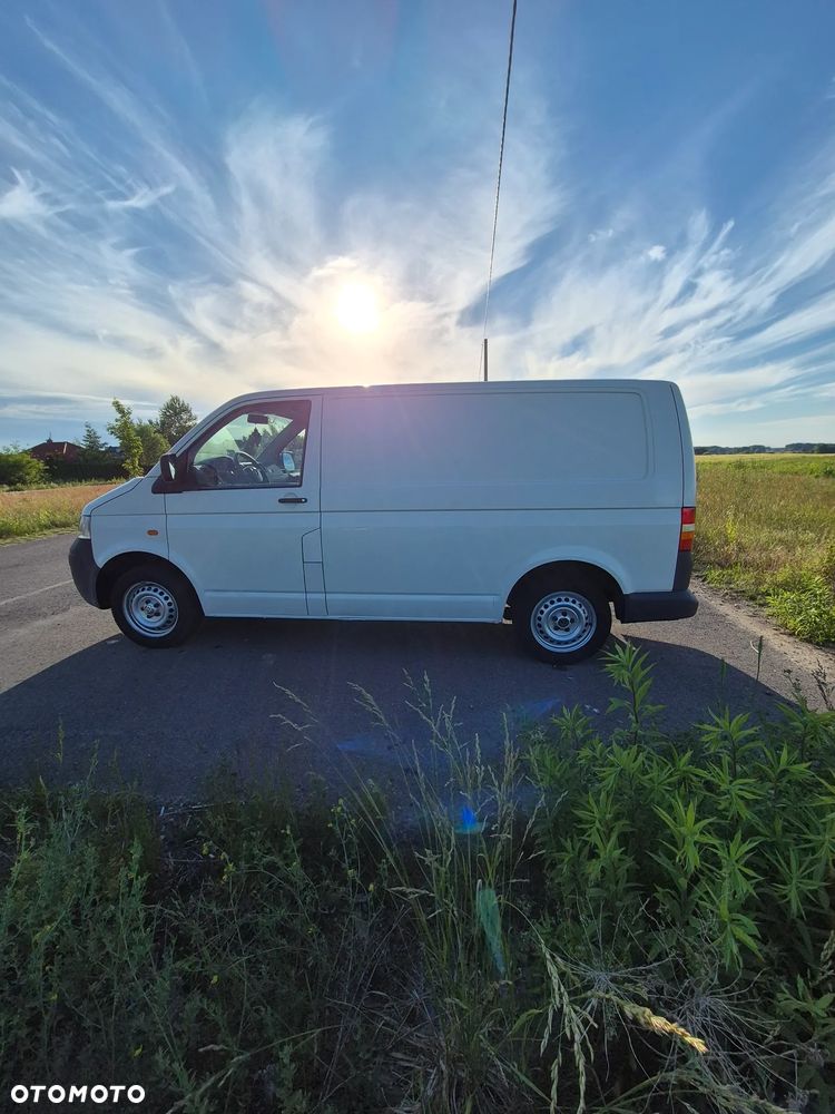 Volkswagen Transporter - 1