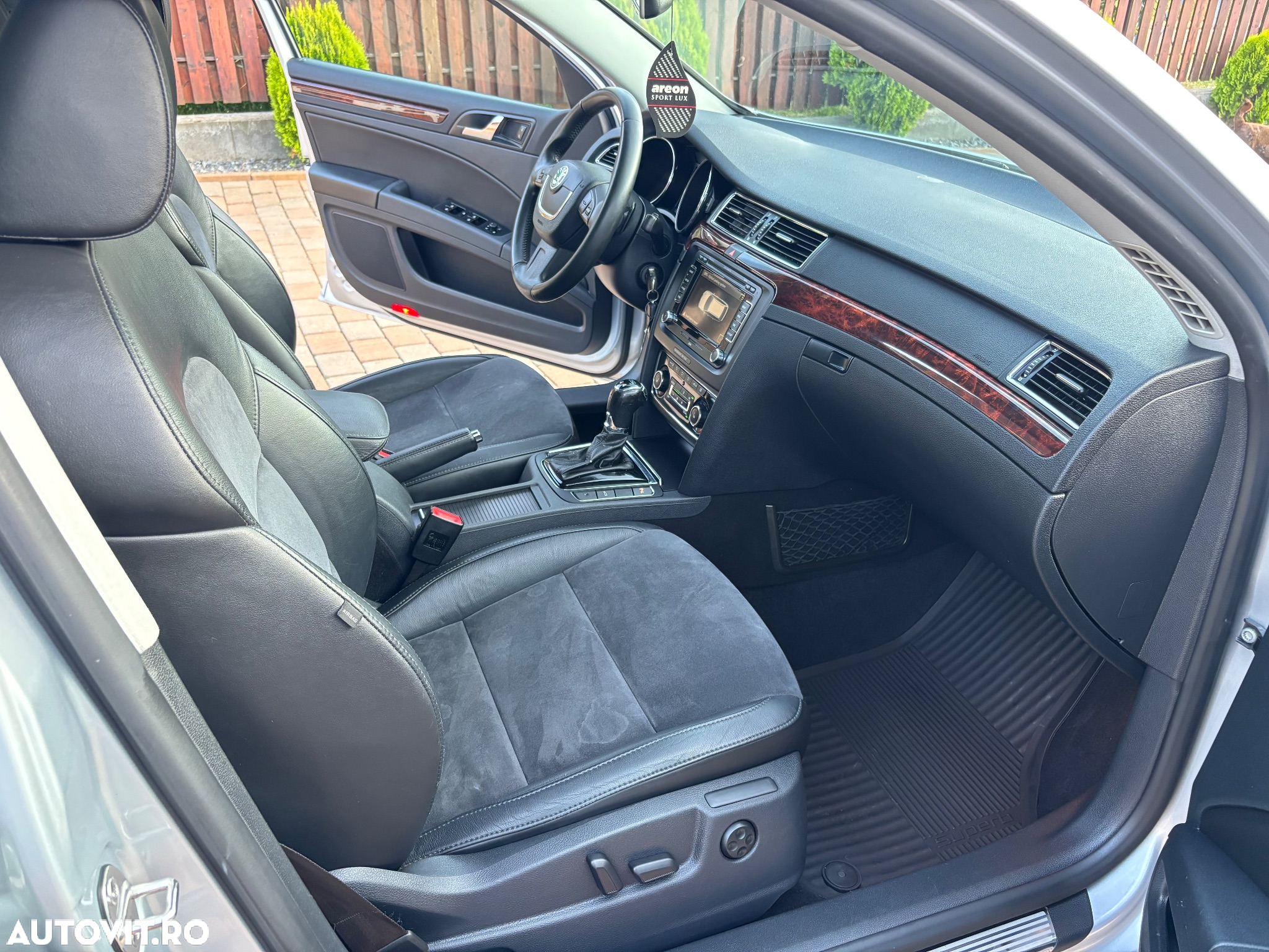 Skoda Superb 2.0 TDI 4x4 DSG Elegance - 8