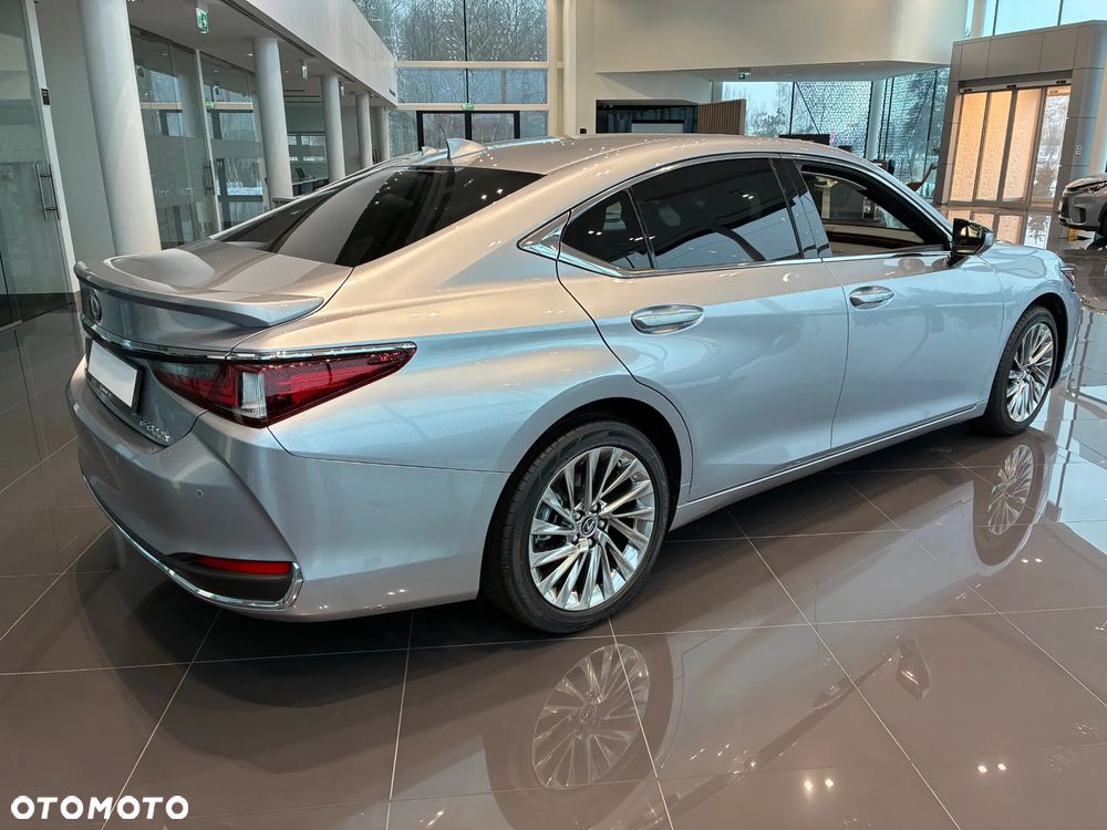 Lexus ES 300h Omotenashi - 5