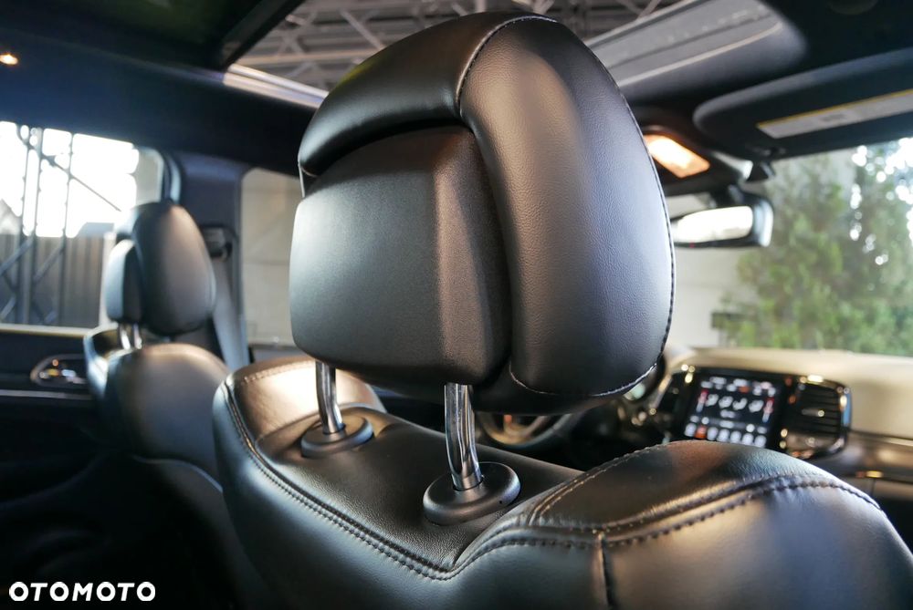 Jeep Grand Cherokee - 29