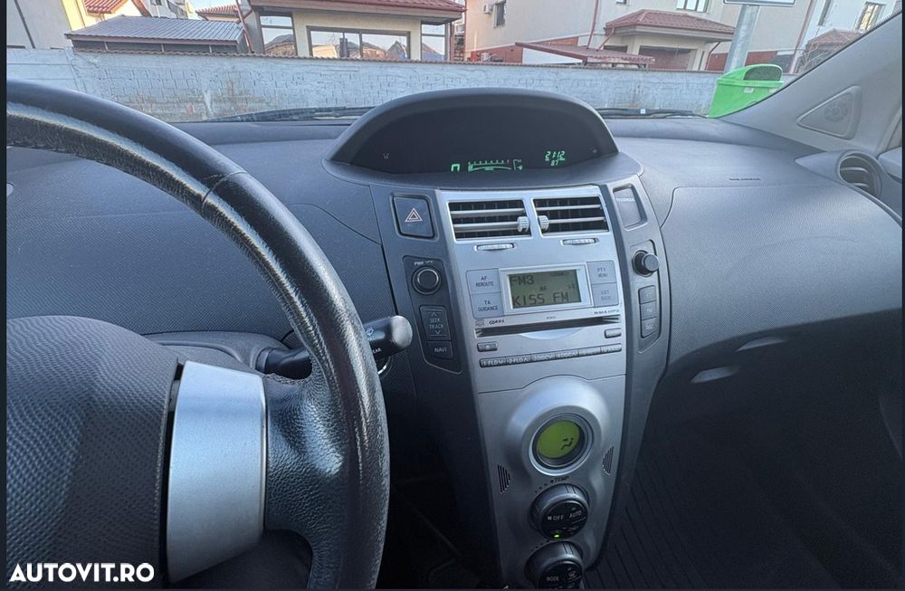 Toyota Yaris 1.3 Sol - 4