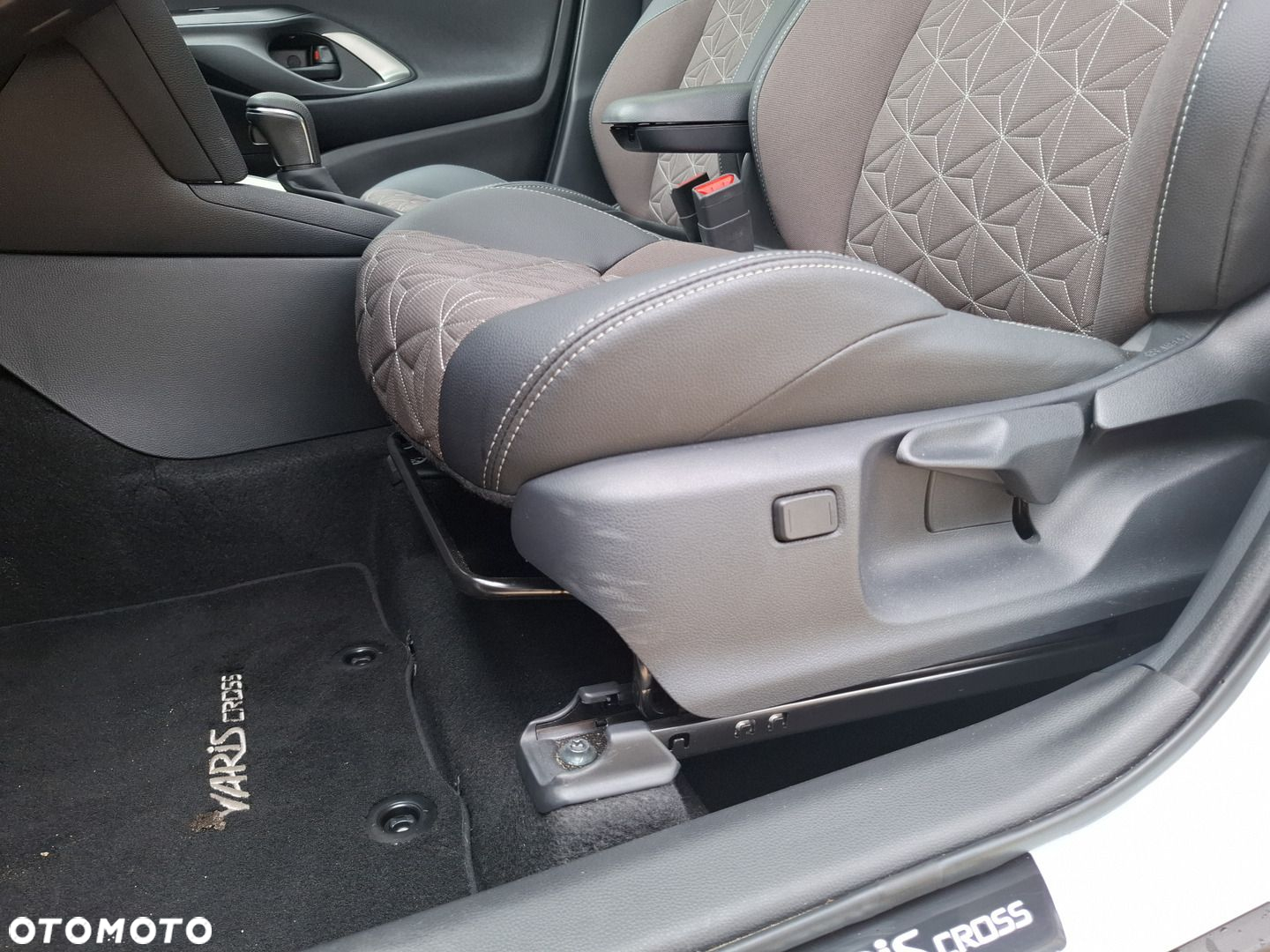 Toyota Yaris Cross - 18