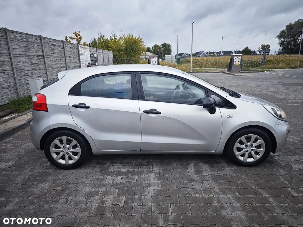 Kia Rio 1.2 L - 3