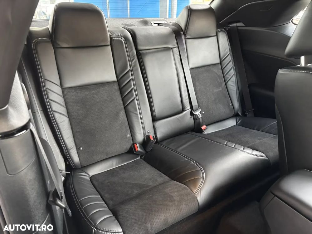 Dodge Challenger - 11