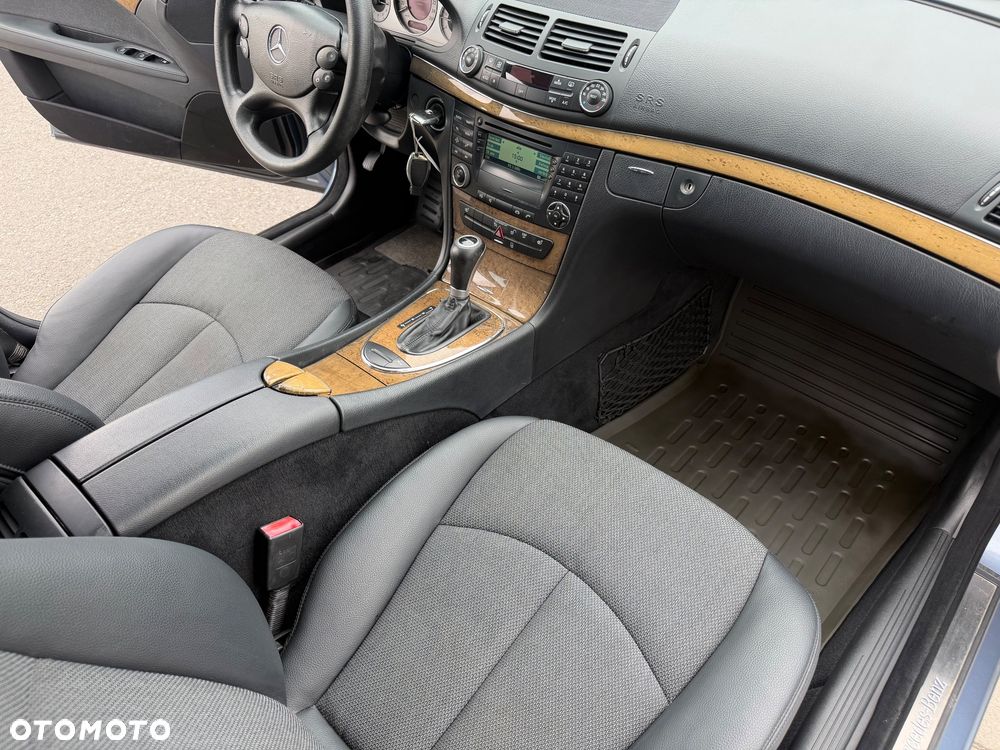 Mercedes-Benz Klasa E 320 CDI T Avantgarde - 16