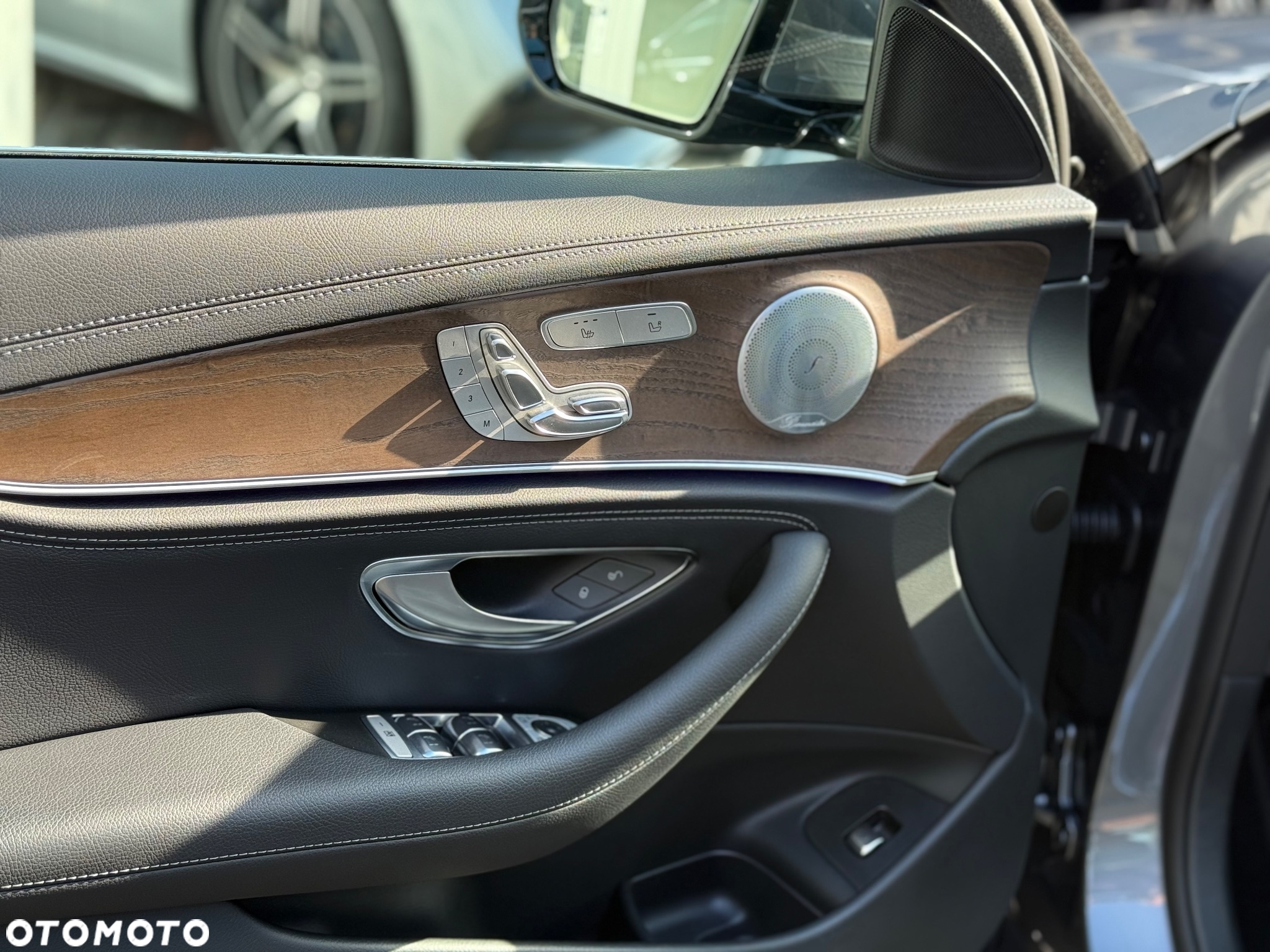 Mercedes-Benz Klasa E 200 4-Matic 9G-TRONIC - 24