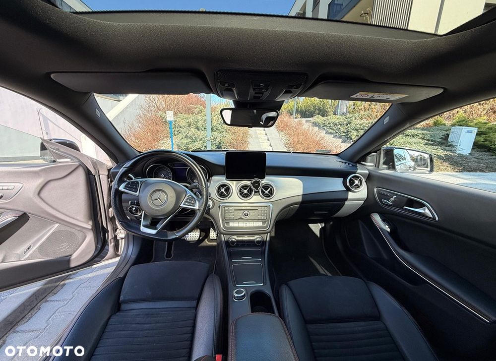 Mercedes-Benz CLA 220 4-Matic AMG Line - 12