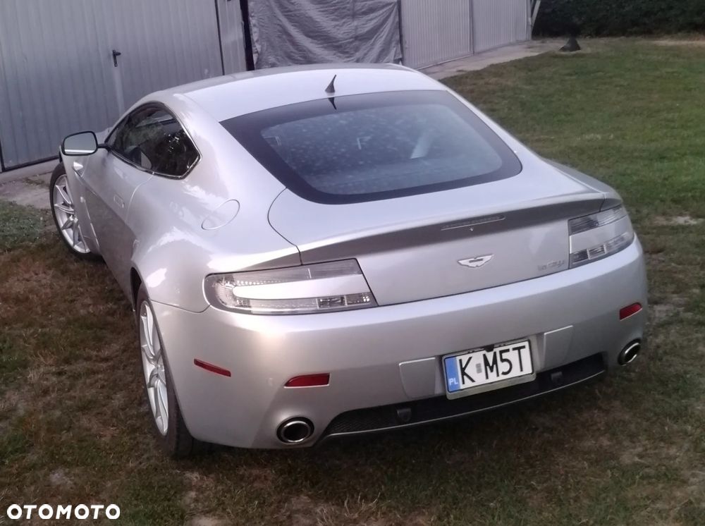 Aston Martin Vantage - 17