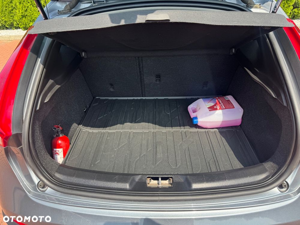 Volvo V40 T3 Geartronic Summum - 15