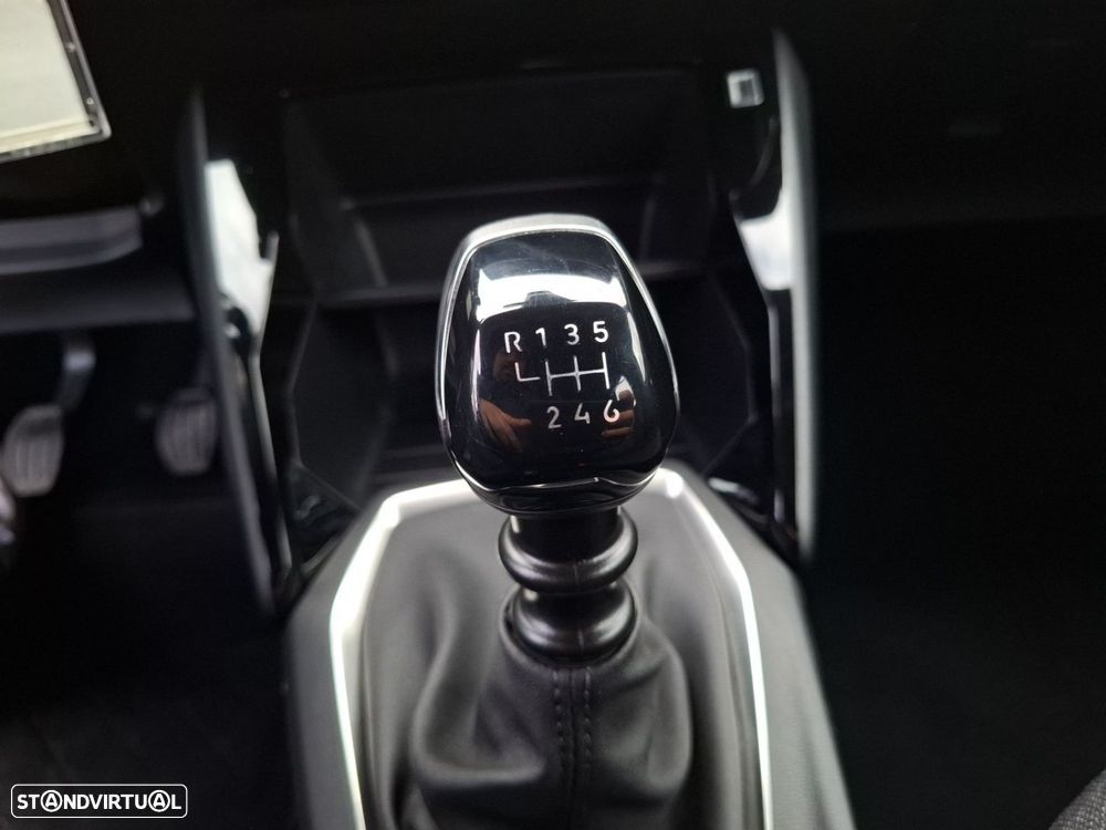Peugeot 2008 1.2 PureTech Style — fotografia 17