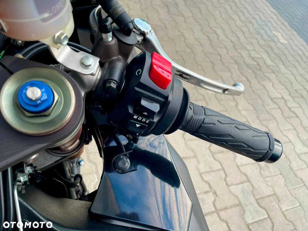 Suzuki GSX - 17