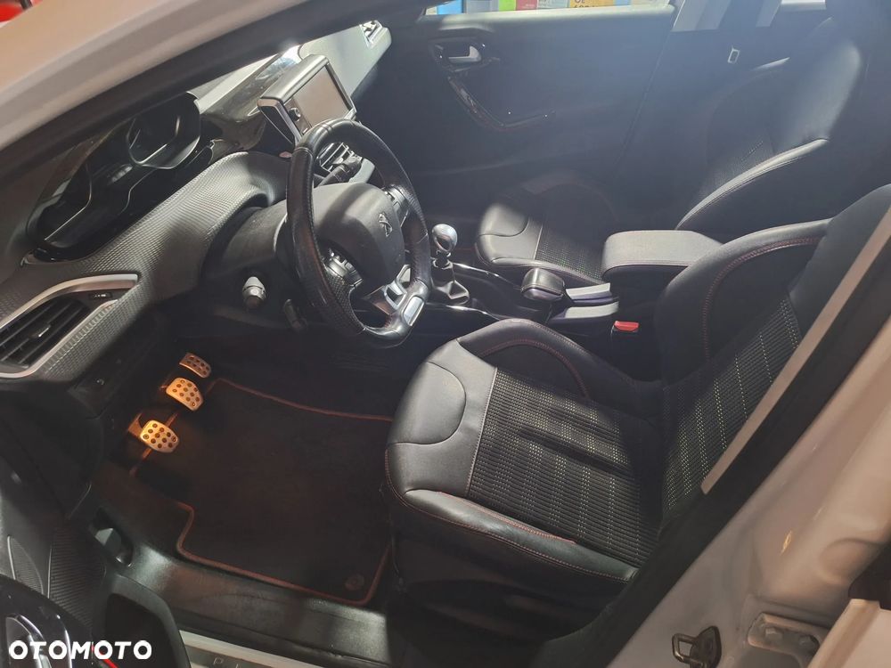 Peugeot 2008 BlueHDi FAP 120 STOP & START GT-Line Edition - 14