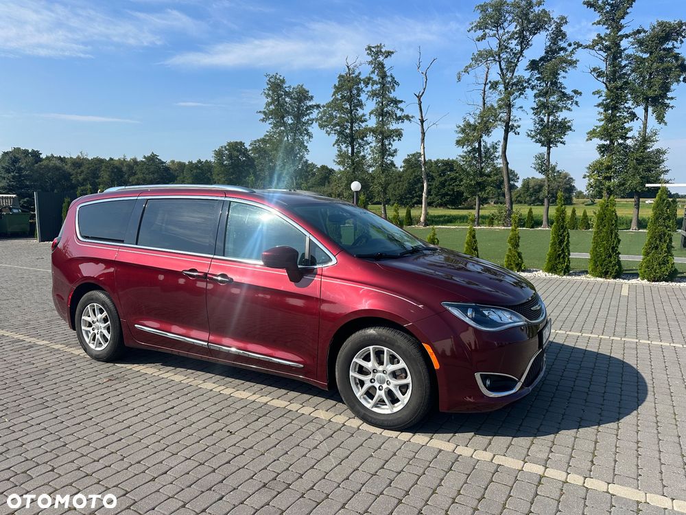 Chrysler Pacifica - 1