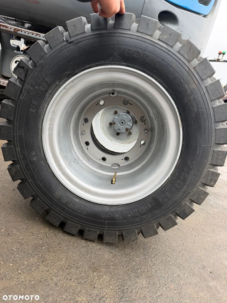 Wacker Neuson 6503 Koparka Kołowa 7ton. Nowe Podwójne Opony z felgami dodatkowe! Niski Przebieg. Maszyna w Bardzo ładnym Stanie. Pochodzi z Komuny Norweskiej. Silnik YANMAR 65KM. Zero luzów wycieków 2 łyżki Okazja. Maszyna pracowała sporadycznie przy lekkich pracach publicznych. Zero zużycia. Dekra 2026r Dokumentacja. Stabilizatory. Zamki na tłokach. 3 sekcje Hydrauliczne. Szybka wolna Jazda. Silnik YANMAR - 12