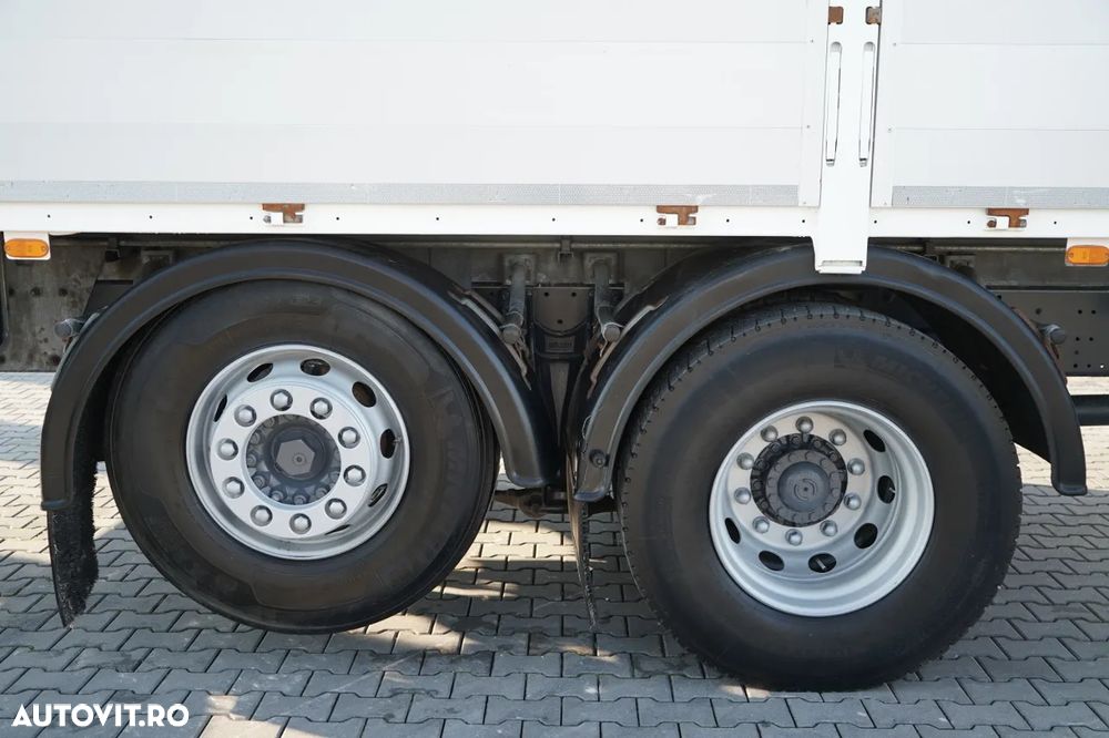 Iveco STRALIS 460 / 6X2 / LIVRARE 8,1 m + HDS FASSI. F185 CAPACITATE MAXIMĂ DE ÎNCĂRCARE 5.500 KG / RADIOCOMANDĂ / ROTATOARE - 23