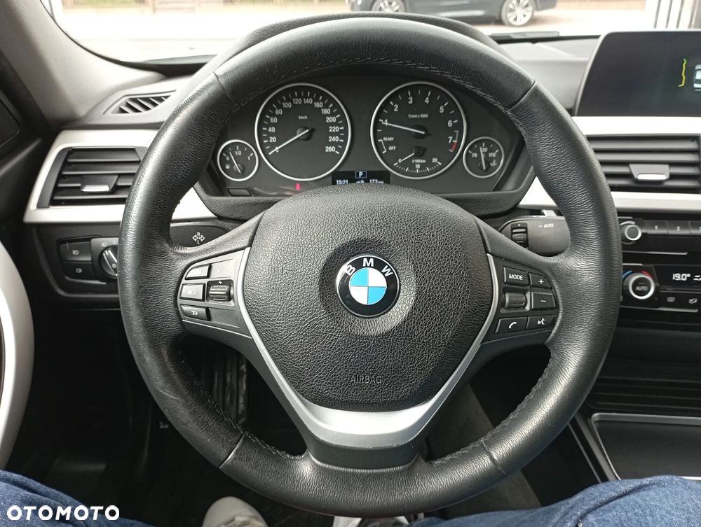 BMW Seria 3 318i - 12