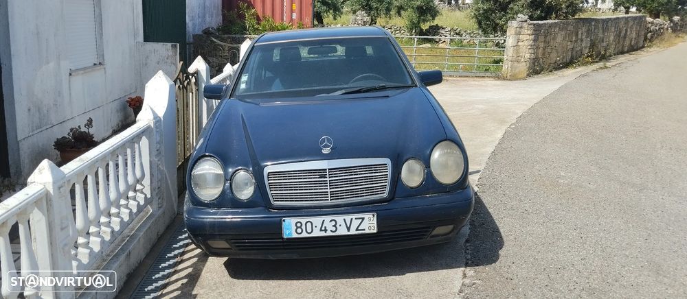 Mercedes-Benz E 220 - 1