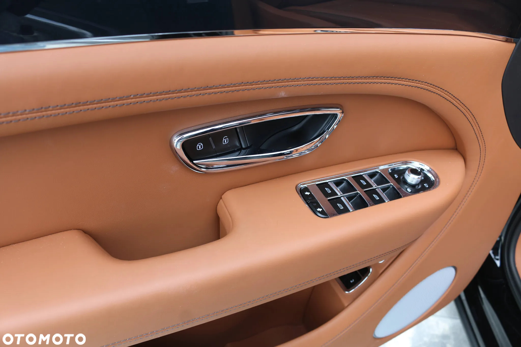 Bentley Bentayga - 10