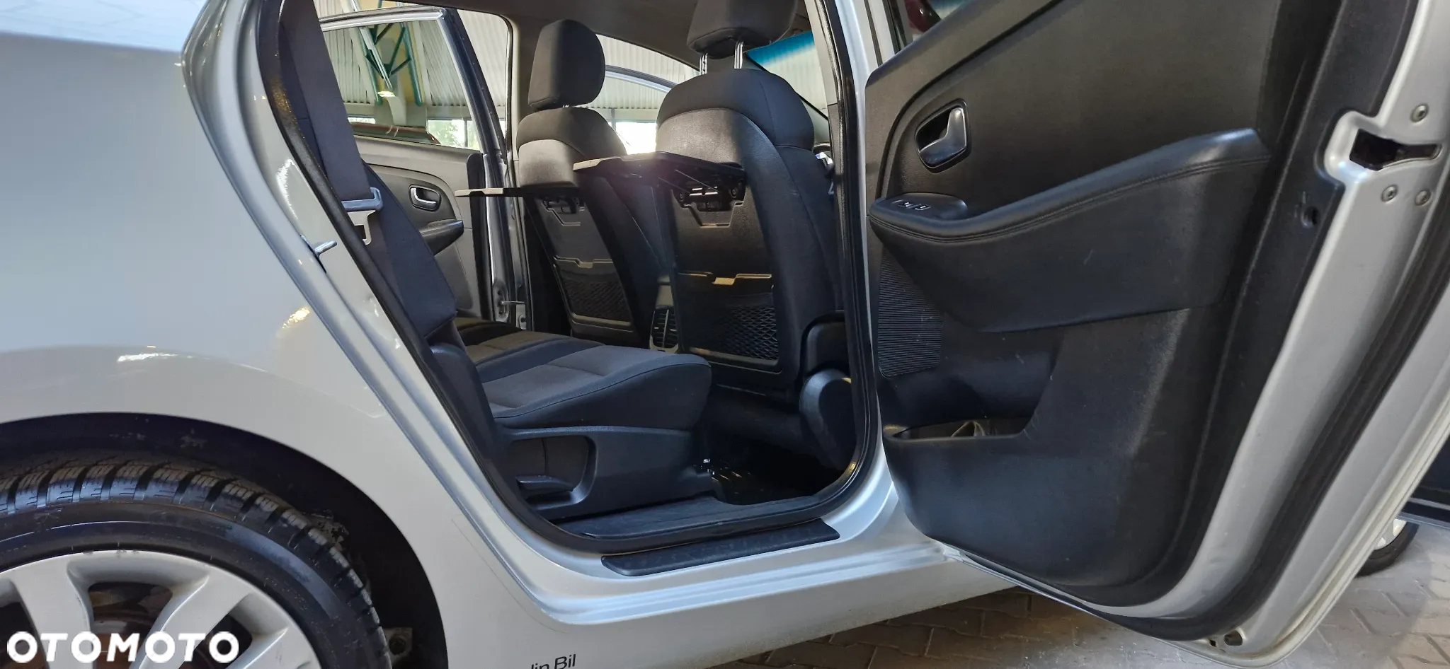 Kia Carens 1.7 CRDi XL 7DCT - 14