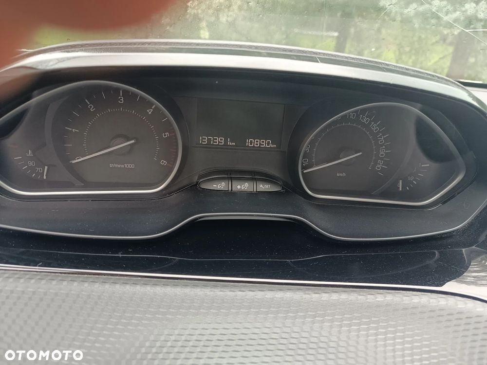 Peugeot 208 Blue-HDi 100 Stop&Start Style - 8