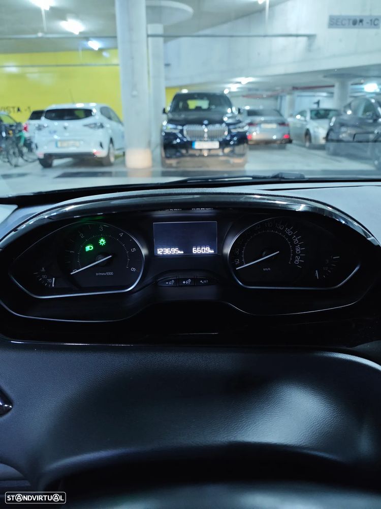 Peugeot 208 1.5 BlueHDi Signature - 10