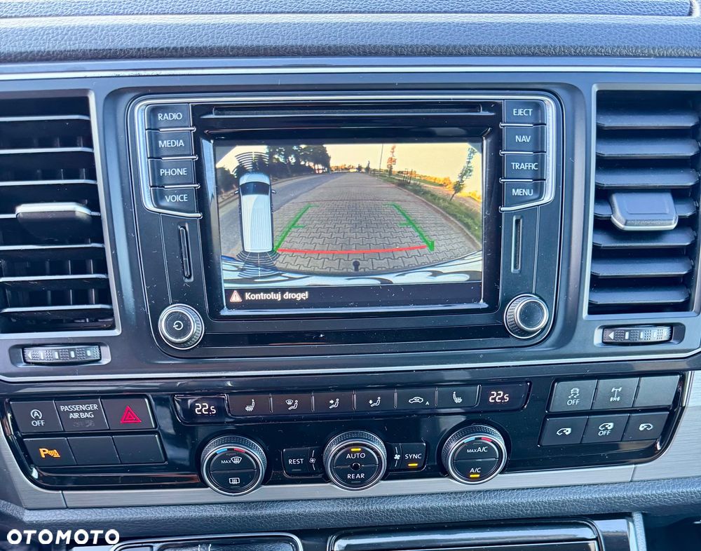 Volkswagen Multivan - 18