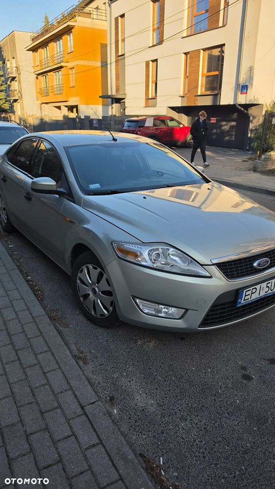 Ford Mondeo 1.6 Ambiente - 2