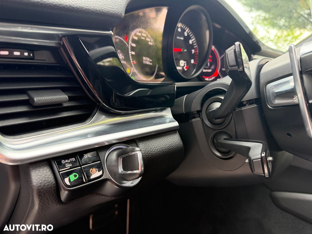 Porsche Panamera 4S Executive - 33