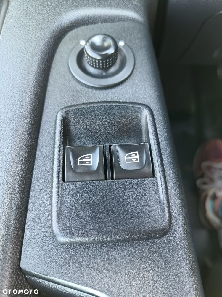 Renault Trafic L2H1 1.6 diesel 125kM 2018rok WEBASTO, CZUJNIKI PARKOWANIA, HAK, BAGAŻNIK DACHOWY, STAN BARDZO DOBRY! - 36