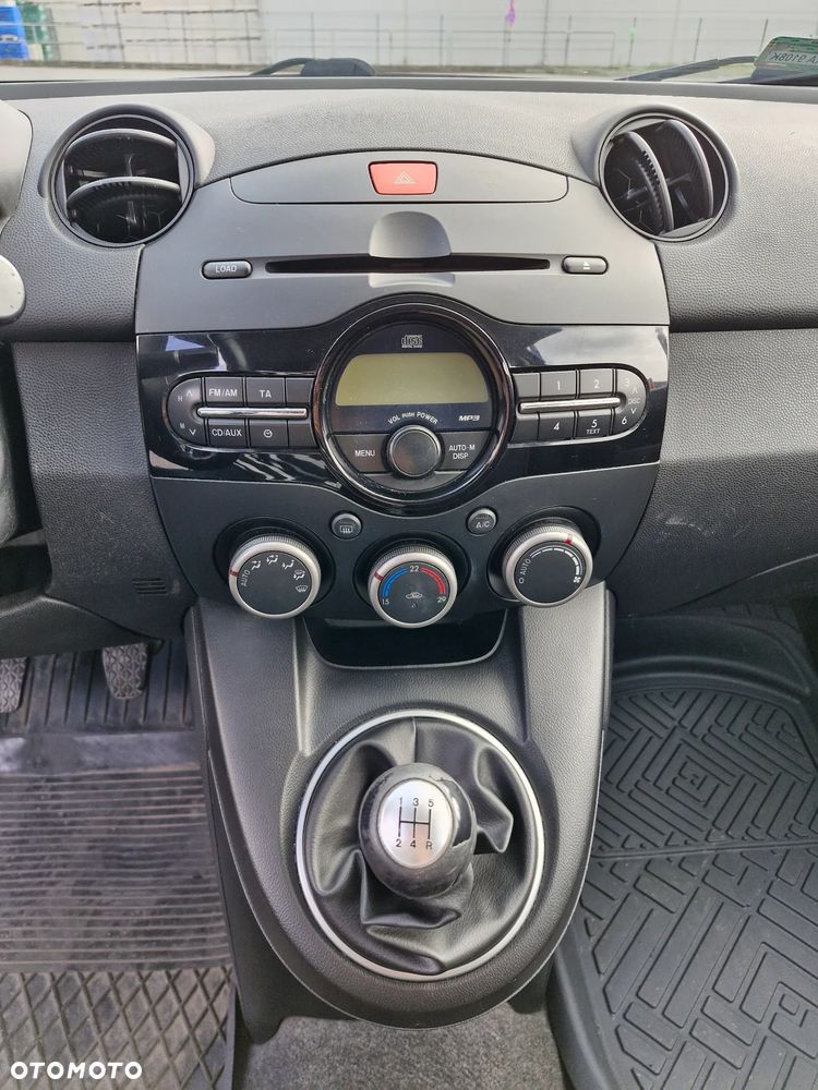 Mazda 2 - 10