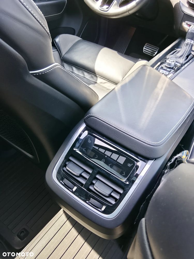 Volvo XC 60 T5 AWD R-Design - 27