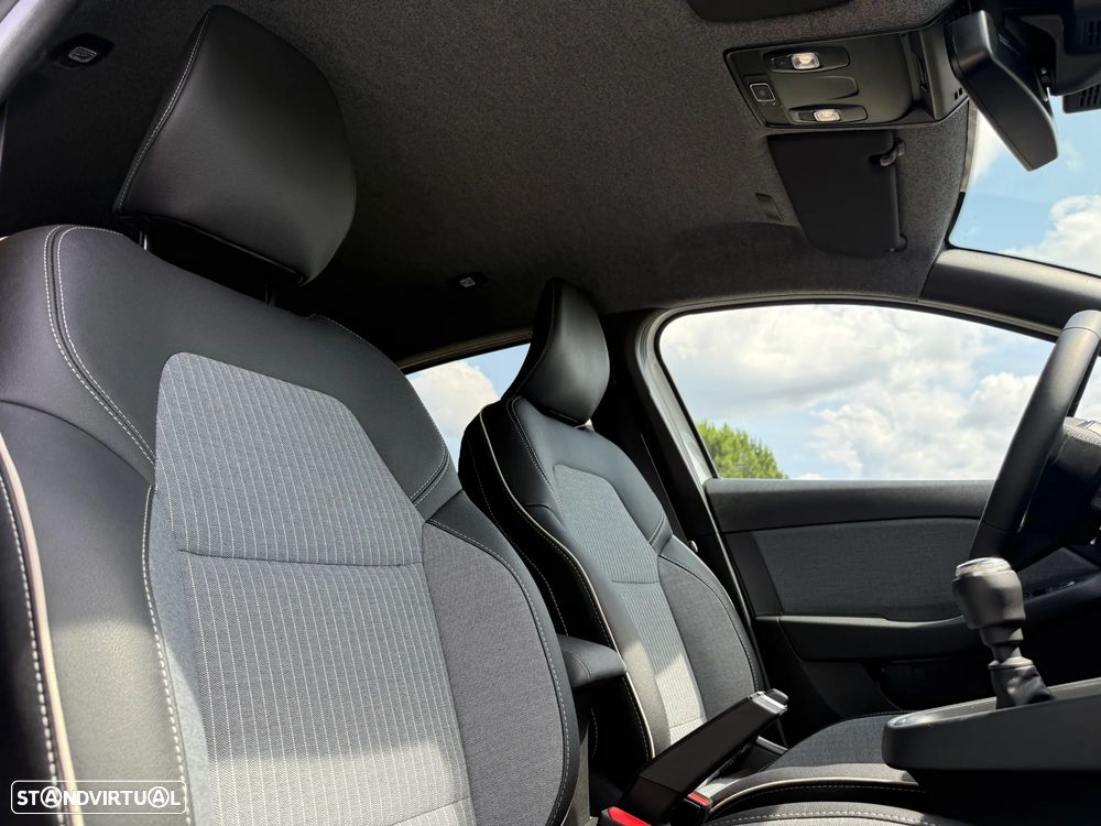 Renault Clio 1.0 TCe Techno Bi-Fuel - 11