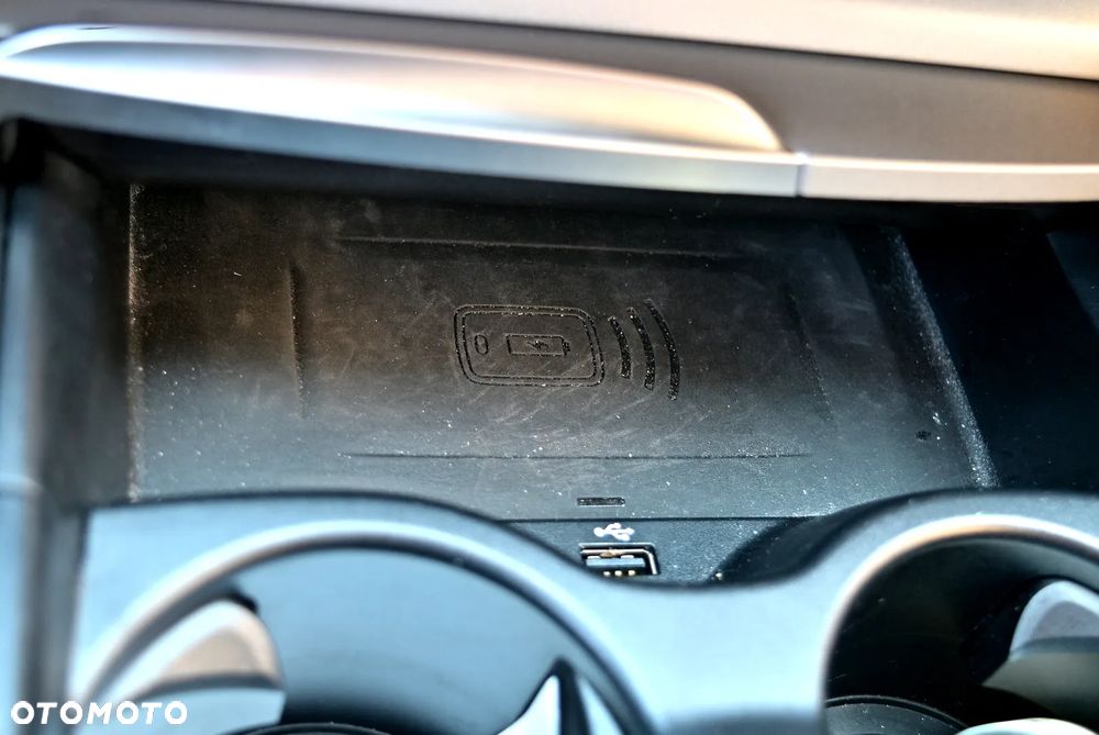 BMW Seria 5 520i - 25