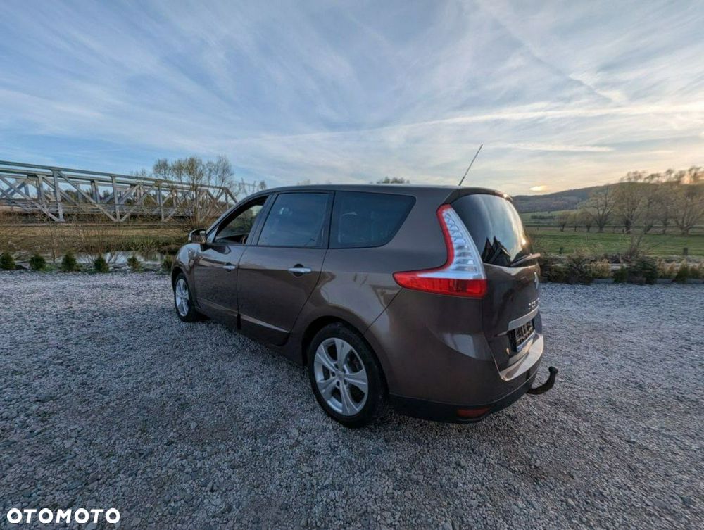 Renault Grand Scenic - 8